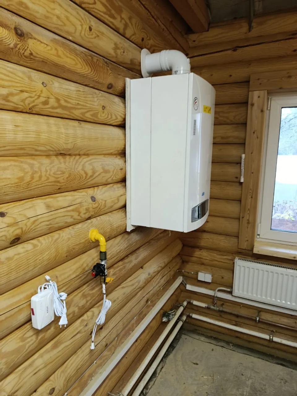 Газовый котел с дымоходом в доме